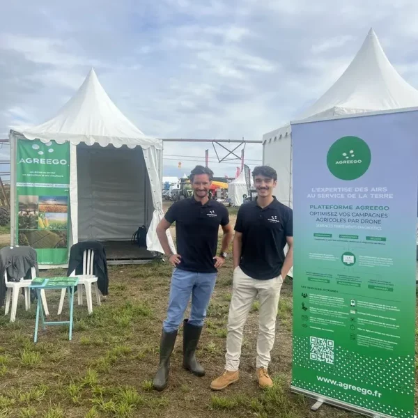 expertise drone viticole / Viteego team demonstrating vineyard drone expertise in the field